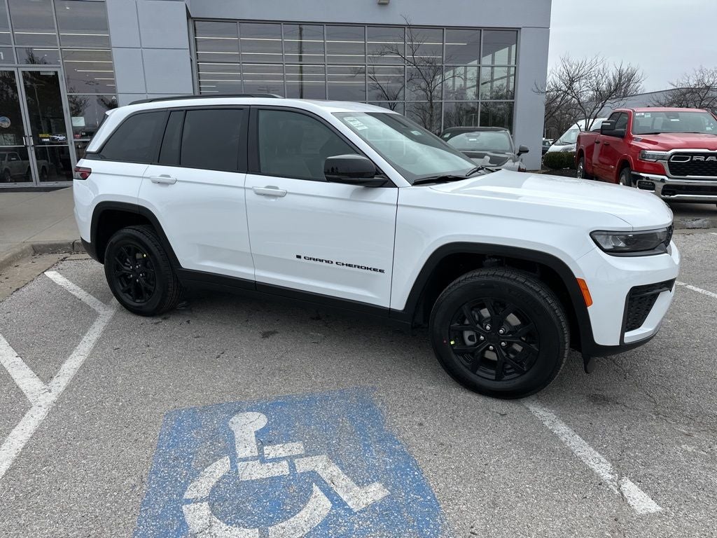 2026 Jeep Grand Cherokee Laredo