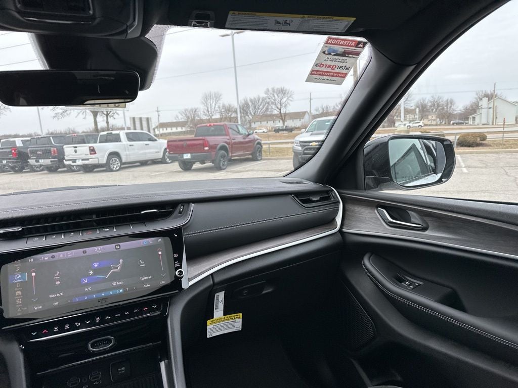 2026 Jeep Grand Cherokee Laredo