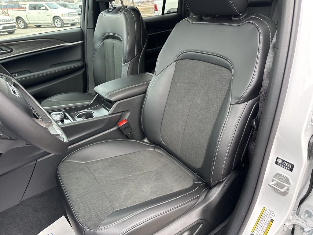 2026 Jeep Grand Cherokee Laredo