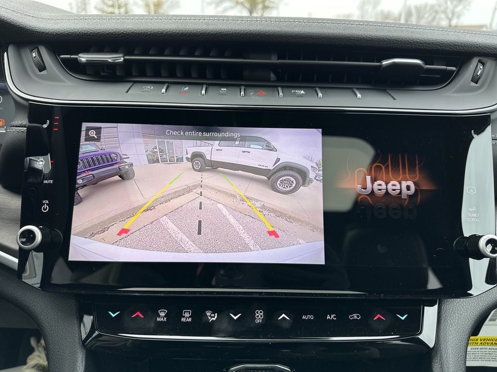 2026 Jeep Grand Cherokee Laredo