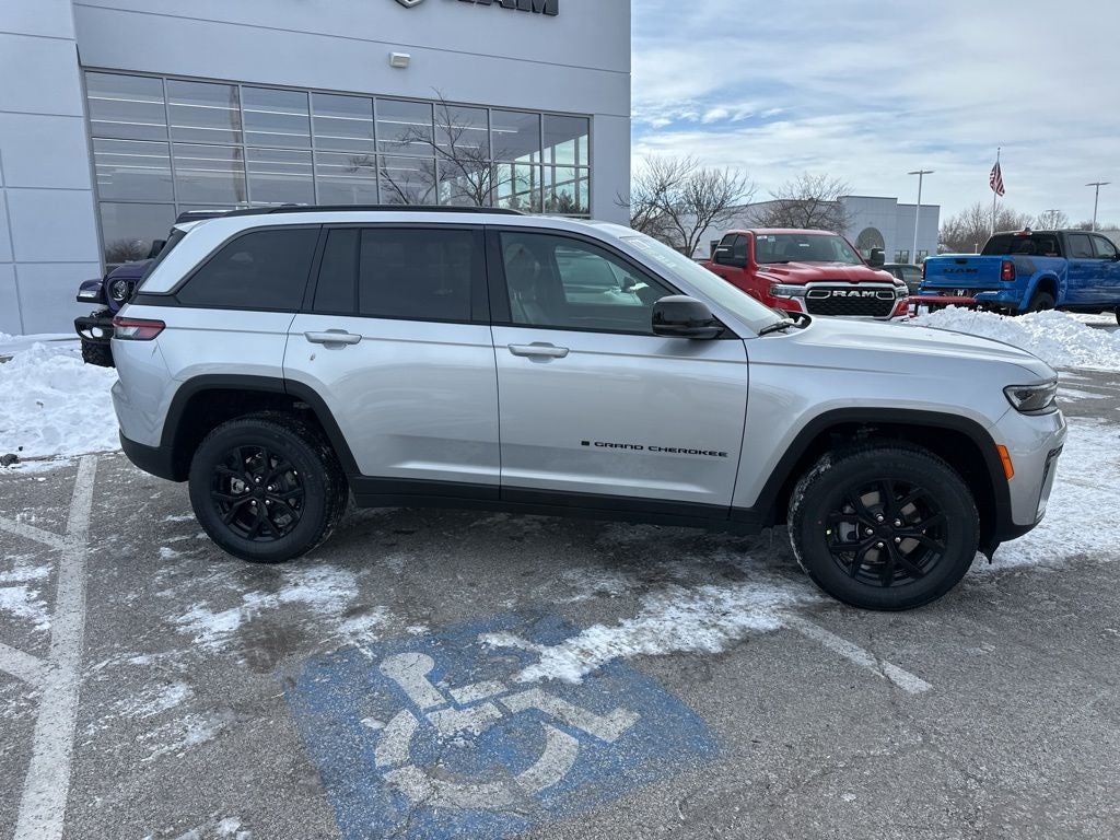 2026 Jeep Grand Cherokee Laredo