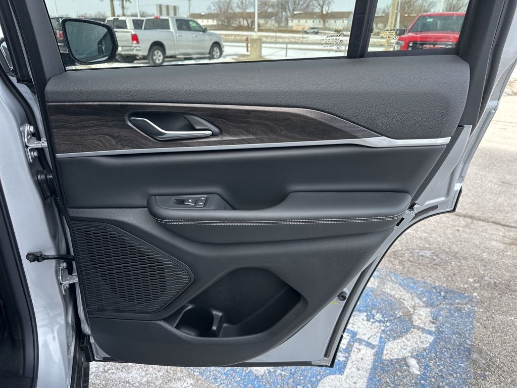 2026 Jeep Grand Cherokee Laredo