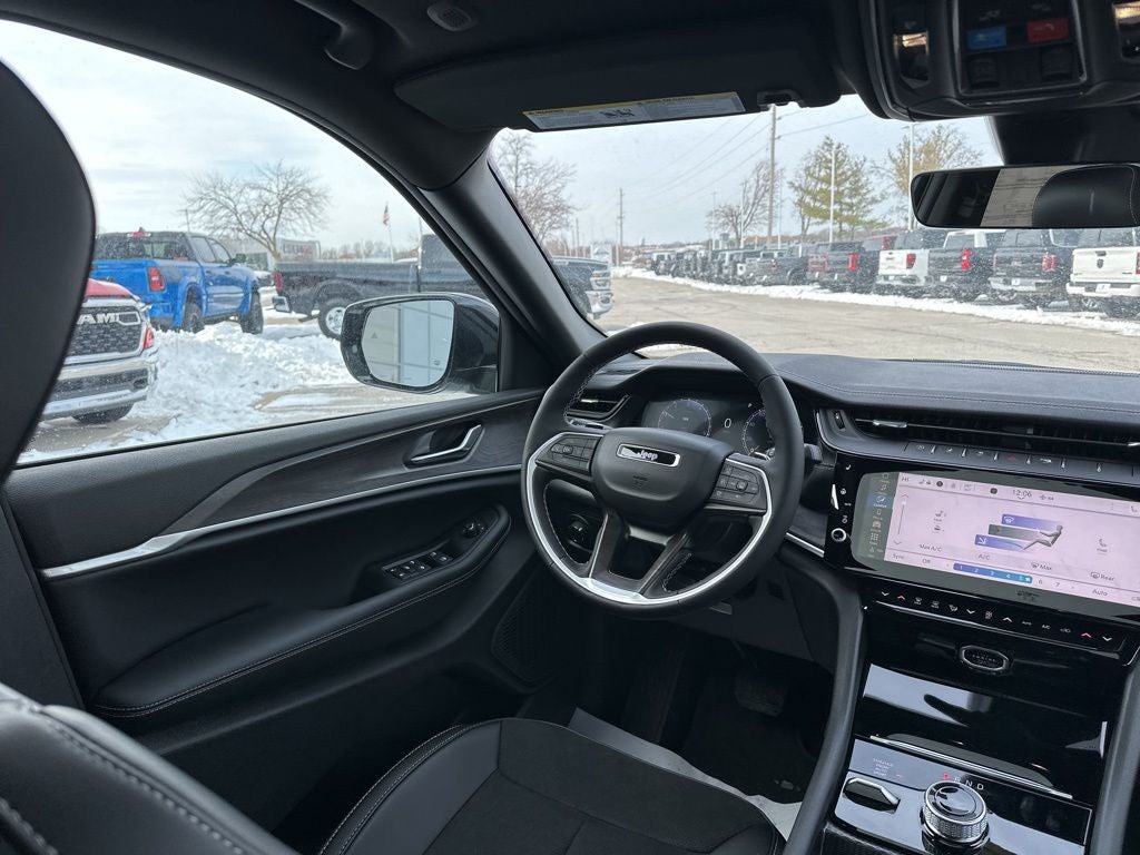 2026 Jeep Grand Cherokee Laredo