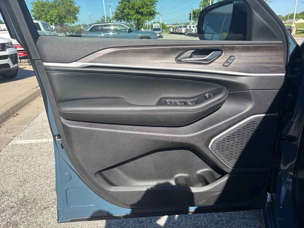 2026 Jeep Grand Cherokee Limited Reserve