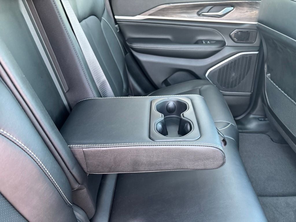 2027 Jeep Grand Cherokee Limited Reserve