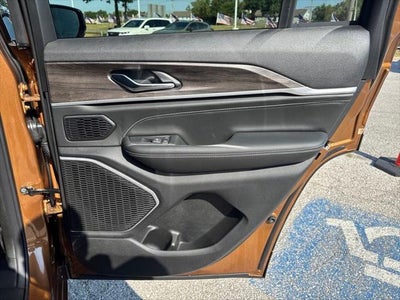 2027 Jeep Grand Cherokee Limited Reserve