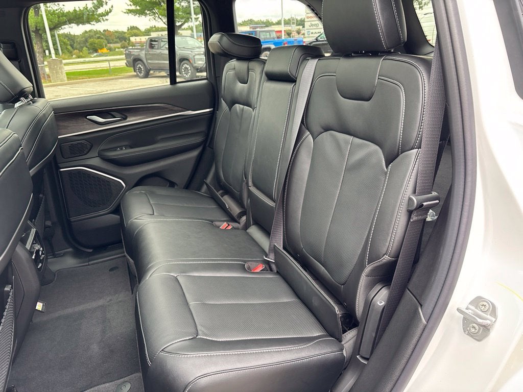 2027 Jeep Grand Cherokee Limited Reserve