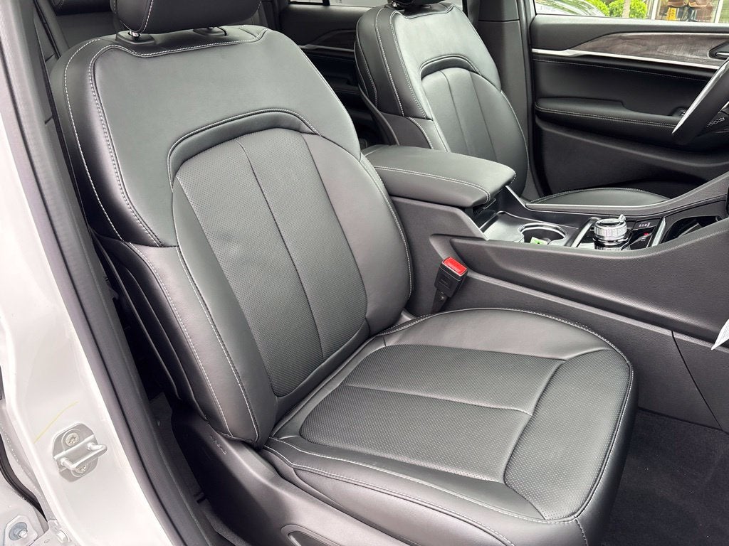 2027 Jeep Grand Cherokee Limited Reserve