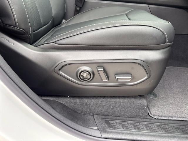 2027 Jeep Grand Cherokee Limited Reserve