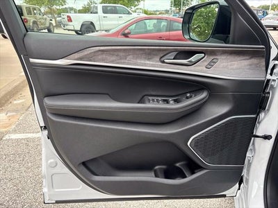 2027 Jeep Grand Cherokee Limited Reserve
