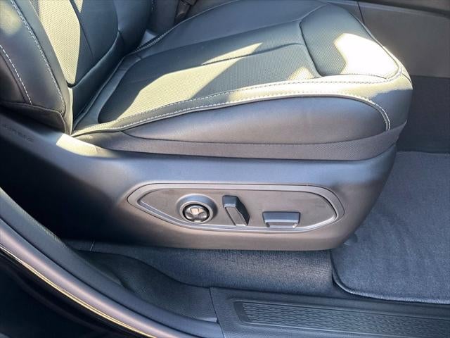 2027 Jeep Grand Cherokee GRAND CHEROKEE LIMITED RESERVE 4X4