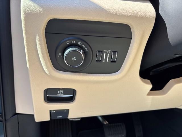 2027 Jeep Grand Cherokee GRAND CHEROKEE LIMITED 4X4