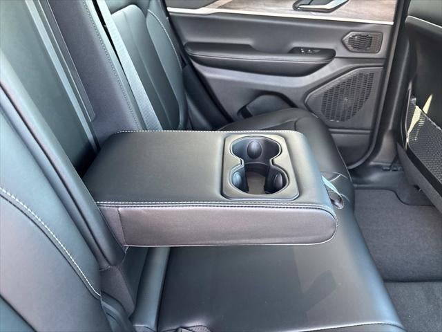 2027 Jeep Grand Cherokee GRAND CHEROKEE LIMITED 4X4