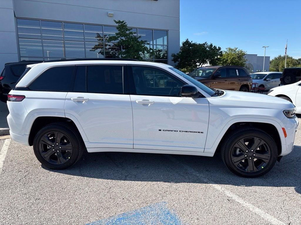 2027 Jeep Grand Cherokee GRAND CHEROKEE LIMITED RESERVE 4X4