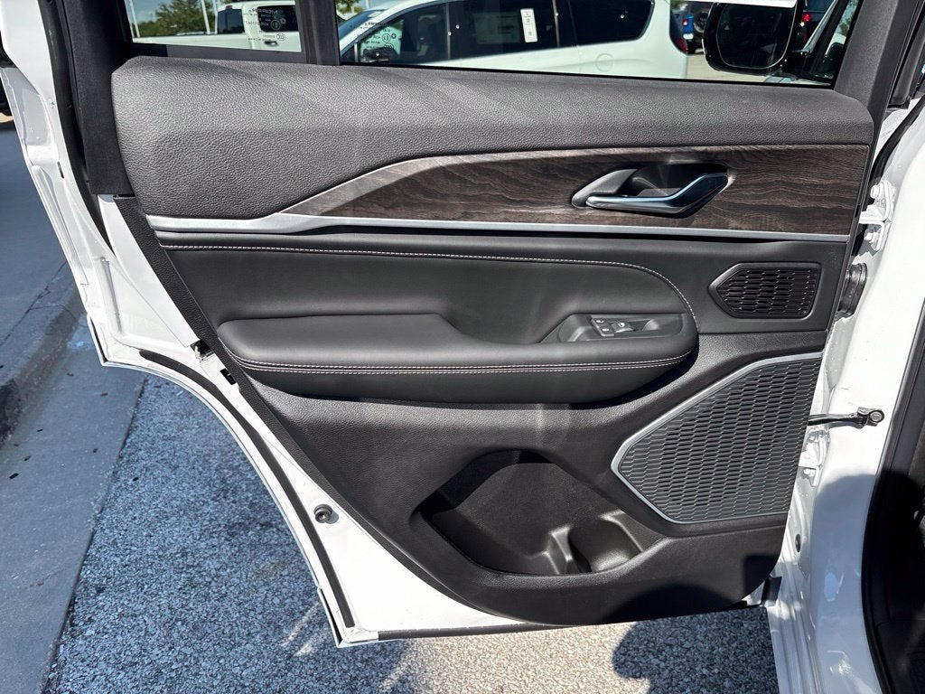 2027 Jeep Grand Cherokee GRAND CHEROKEE LIMITED RESERVE 4X4