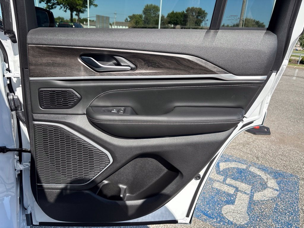 2027 Jeep Grand Cherokee GRAND CHEROKEE LIMITED RESERVE 4X4