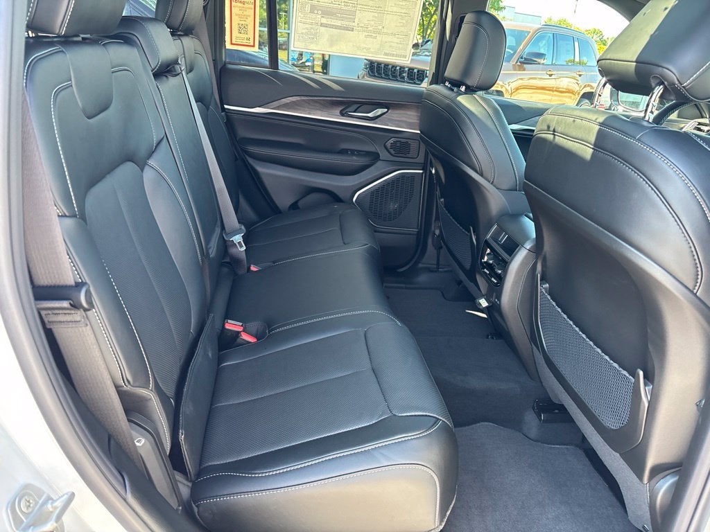 2027 Jeep Grand Cherokee GRAND CHEROKEE LIMITED RESERVE 4X4