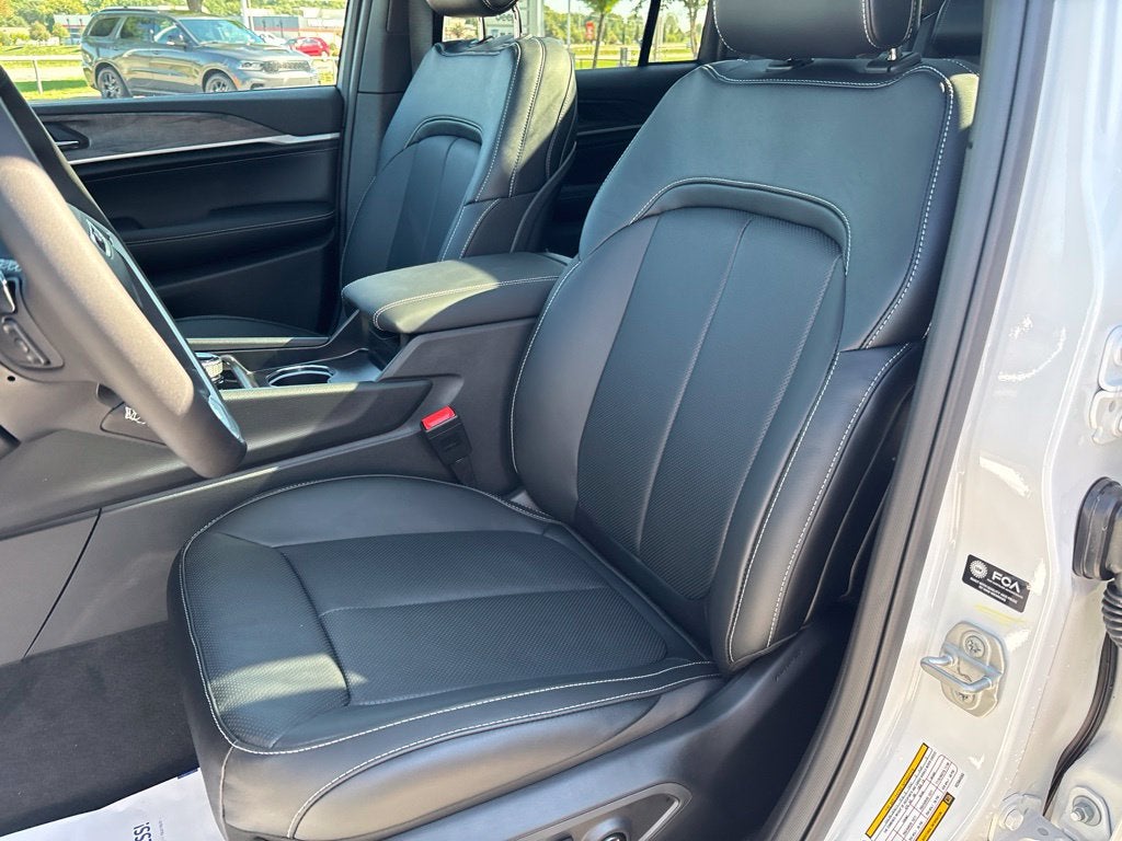 2027 Jeep Grand Cherokee GRAND CHEROKEE LIMITED RESERVE 4X4
