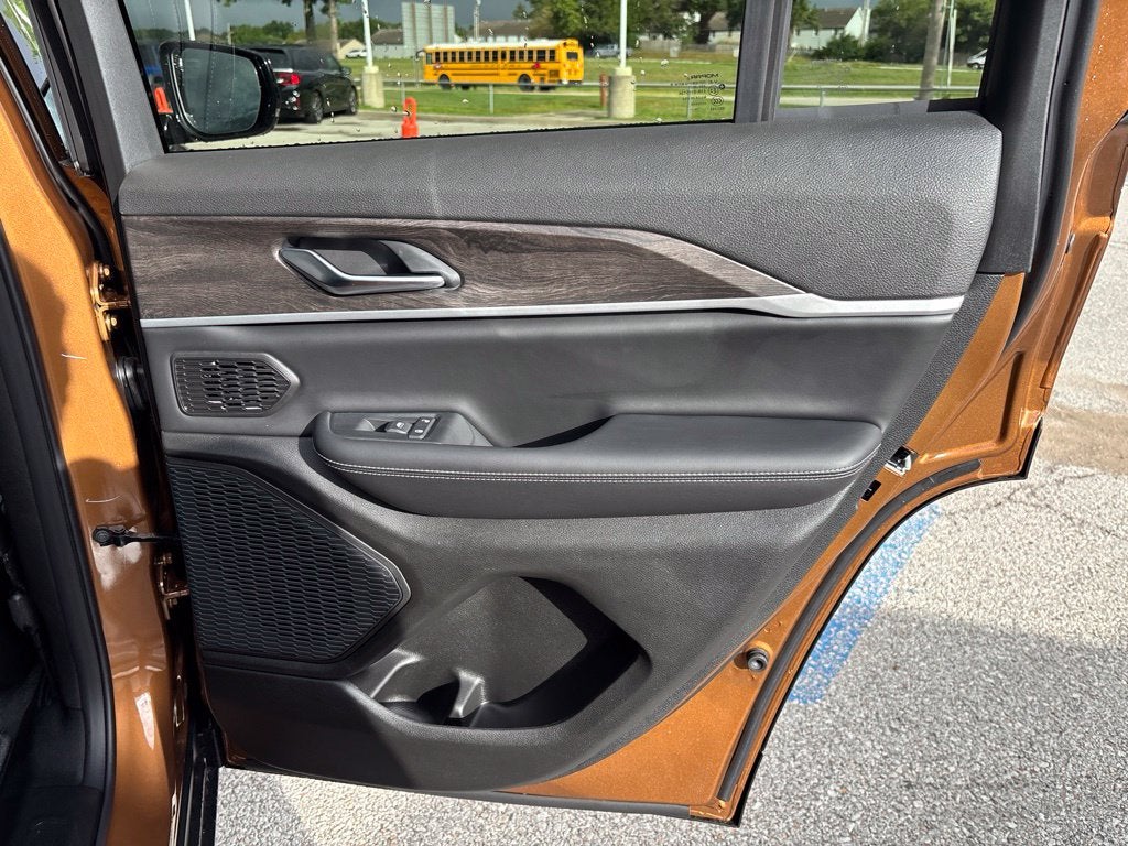 2027 Jeep Grand Cherokee GRAND CHEROKEE LIMITED 4X4