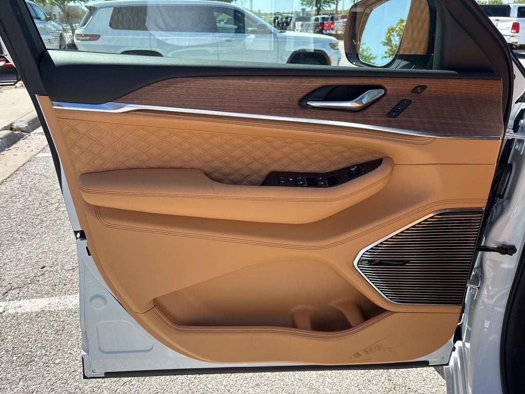 2026 Jeep Grand Cherokee Summit