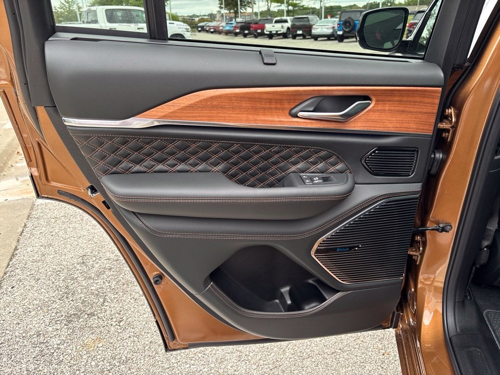 2027 Jeep Grand Cherokee GRAND CHEROKEE SUMMIT 4X4