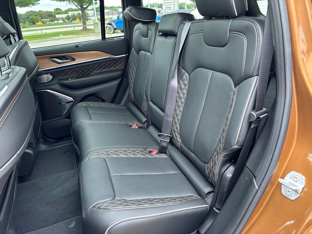 2027 Jeep Grand Cherokee GRAND CHEROKEE SUMMIT 4X4
