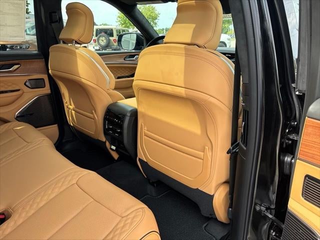 2027 Jeep Grand Cherokee GRAND CHEROKEE SUMMIT 4X4