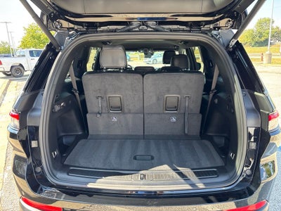 2027 Jeep Grand Cherokee Laredo Altitude