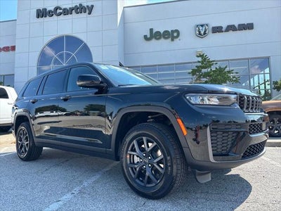 2027 Jeep Grand Cherokee Laredo Altitude