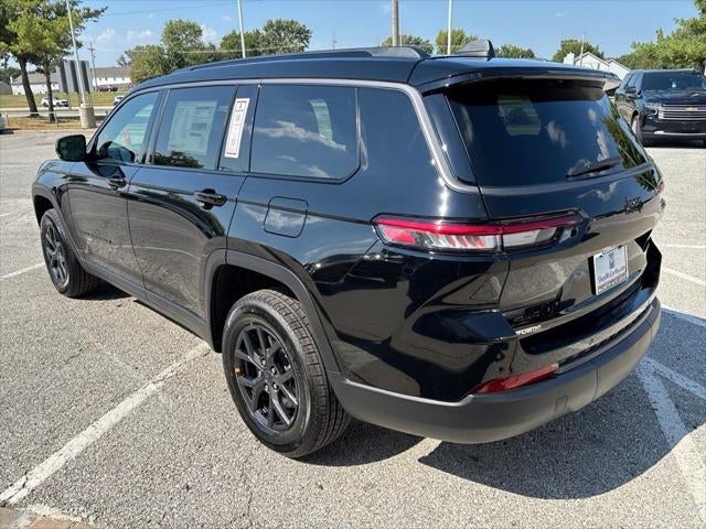 2027 Jeep Grand Cherokee Laredo Altitude