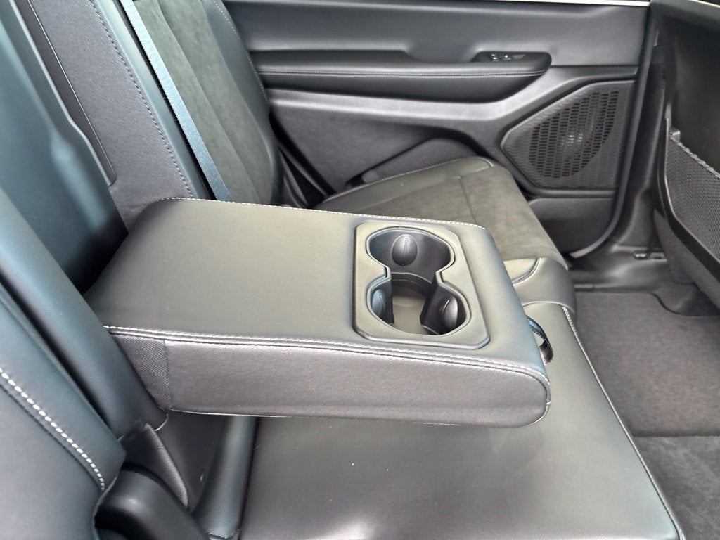 2027 Jeep Grand Cherokee GRAND CHEROKEE L LAREDO ALTITUDE 4X4