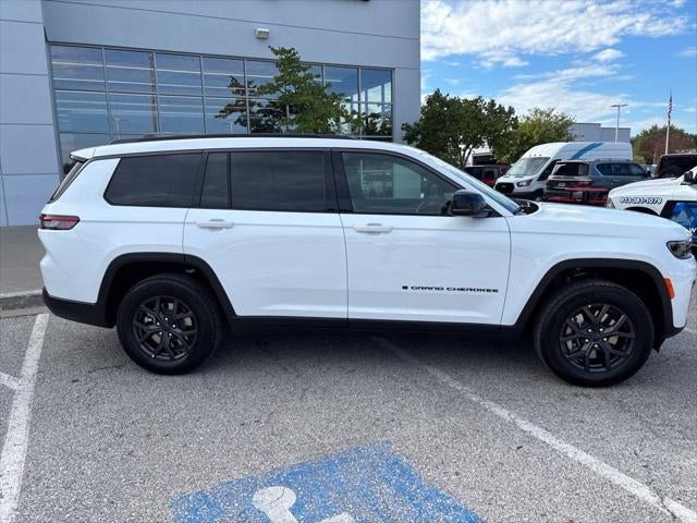 2027 Jeep Grand Cherokee GRAND CHEROKEE L LAREDO ALTITUDE 4X4