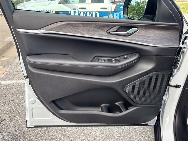 2027 Jeep Grand Cherokee GRAND CHEROKEE L LAREDO ALTITUDE 4X4