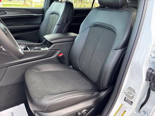 2027 Jeep Grand Cherokee GRAND CHEROKEE L LAREDO ALTITUDE 4X4