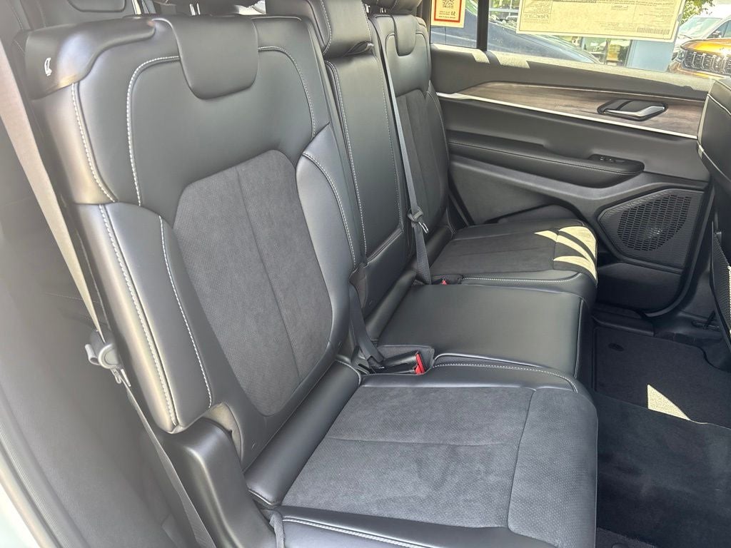 2027 Jeep Grand Cherokee GRAND CHEROKEE L LAREDO ALTITUDE 4X4