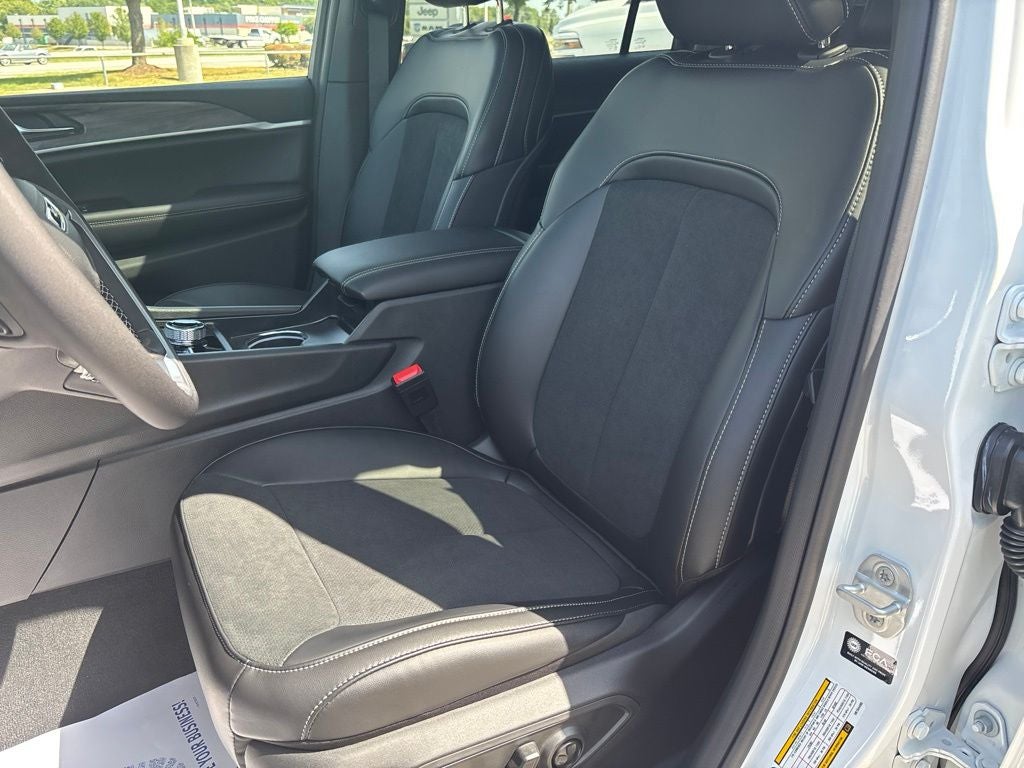 2027 Jeep Grand Cherokee GRAND CHEROKEE L LAREDO ALTITUDE 4X4