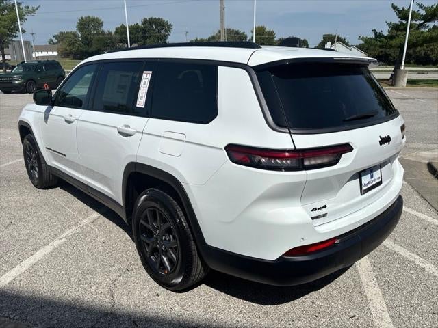 2027 Jeep Grand Cherokee Laredo Altitude
