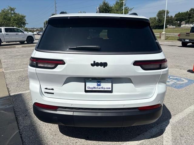 2027 Jeep Grand Cherokee Laredo Altitude