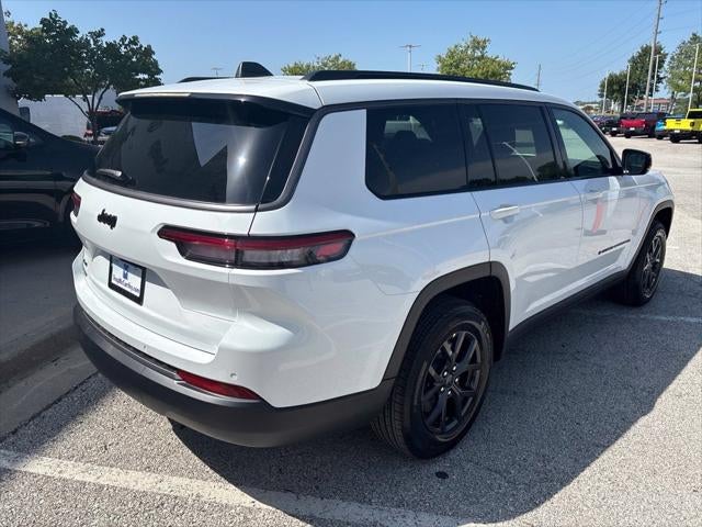 2027 Jeep Grand Cherokee Laredo Altitude