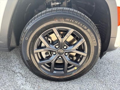 2027 Jeep Grand Cherokee Laredo Altitude