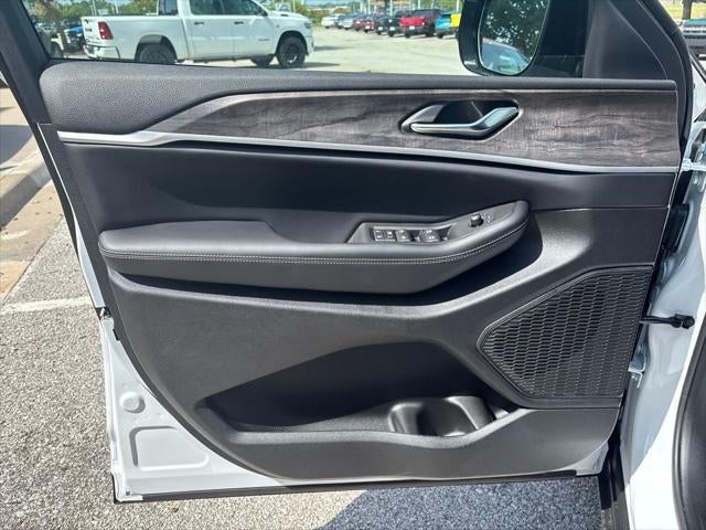 2027 Jeep Grand Cherokee GRAND CHEROKEE L LAREDO ALTITUDE 4X4