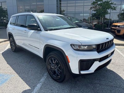 2027 Jeep Grand Cherokee Laredo Altitude