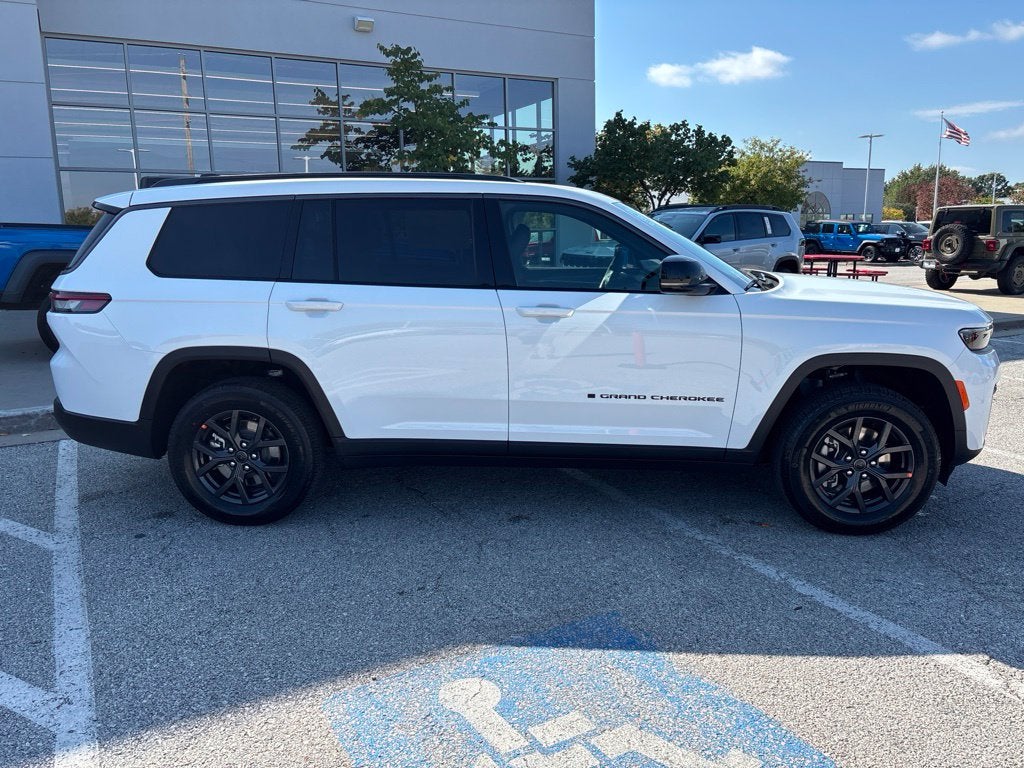 2027 Jeep Grand Cherokee GRAND CHEROKEE L LAREDO ALTITUDE 4X4