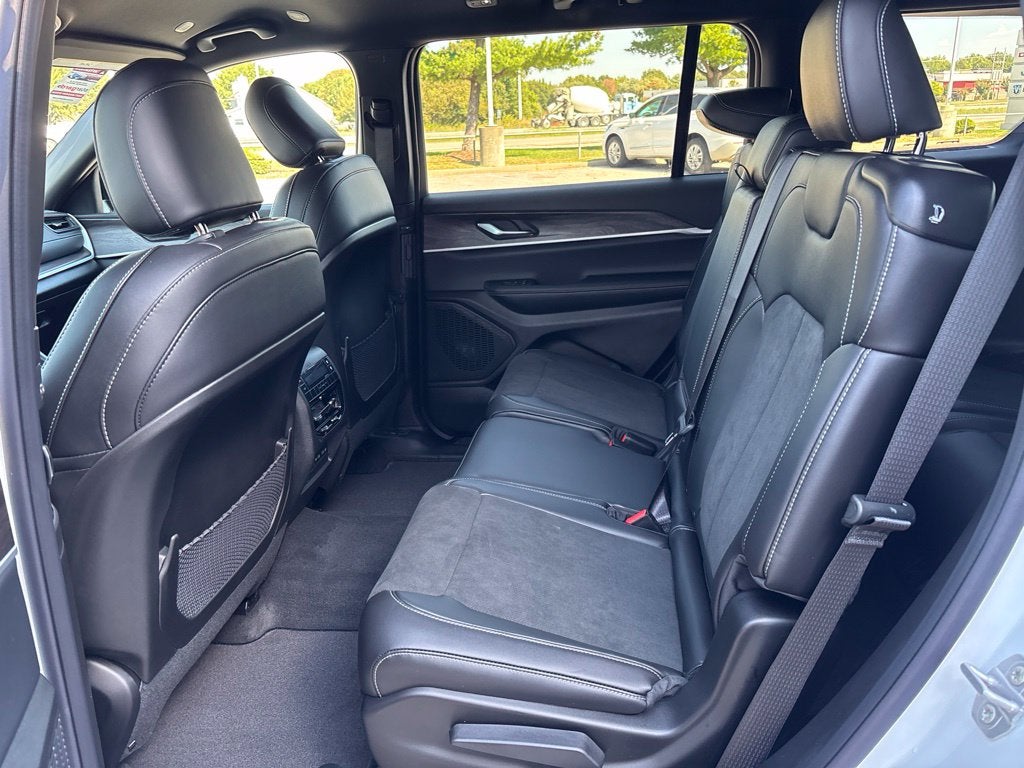 2027 Jeep Grand Cherokee GRAND CHEROKEE L LAREDO ALTITUDE 4X4