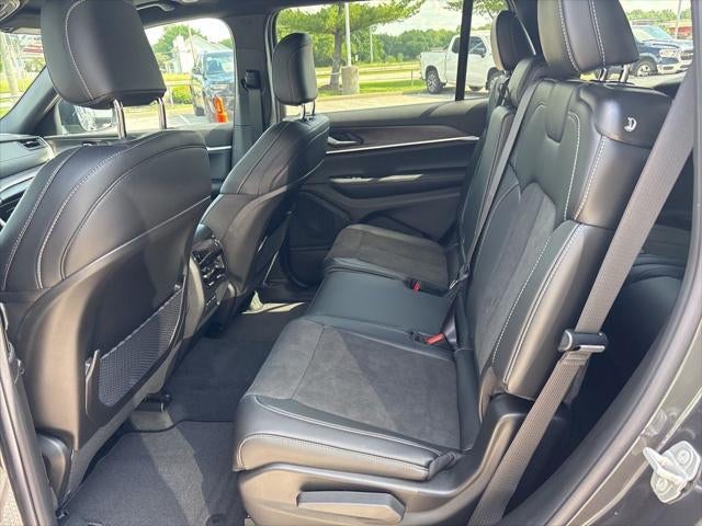 2026 Jeep Grand Cherokee GRAND CHEROKEE L LAREDO ALTITUDE 4X4