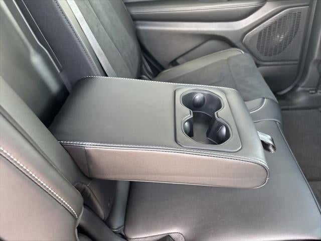 2026 Jeep Grand Cherokee GRAND CHEROKEE L LAREDO ALTITUDE 4X4