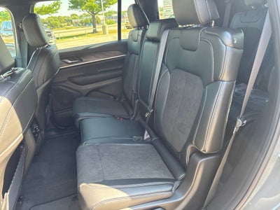 2027 Jeep Grand Cherokee Laredo Altitude