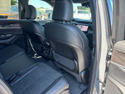 2027 Jeep Grand Cherokee Laredo Altitude