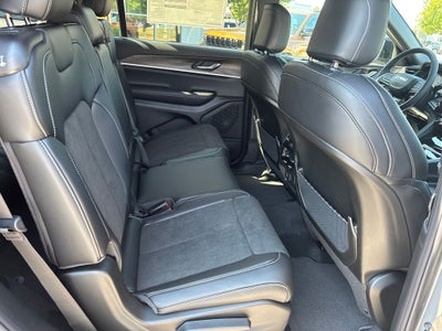 2027 Jeep Grand Cherokee Laredo Altitude