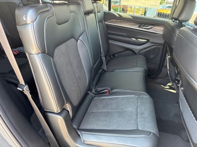 2027 Jeep Grand Cherokee Laredo Altitude